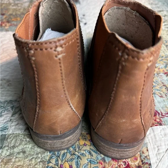 Frye Mallory Chelsea Booties in Cognac 8.5 - Picture 3 of 8